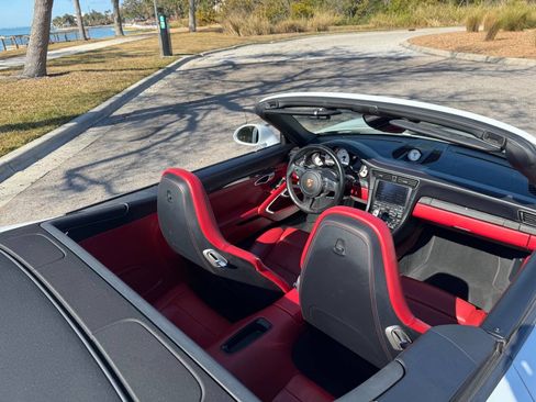 Used 2015 Porsche 911 Turbo S image 47