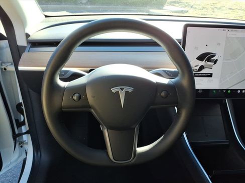 Used 2021 Tesla Model Y Long Range image 8