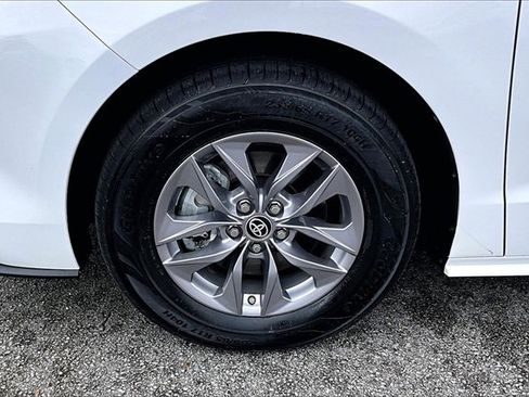 Used 2023 Toyota Sienna LE image 34