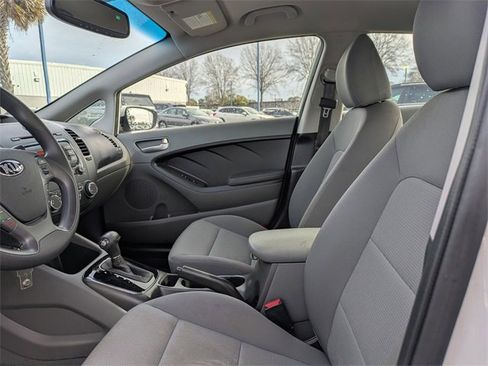 Used 2017 Kia Forte LX image 19