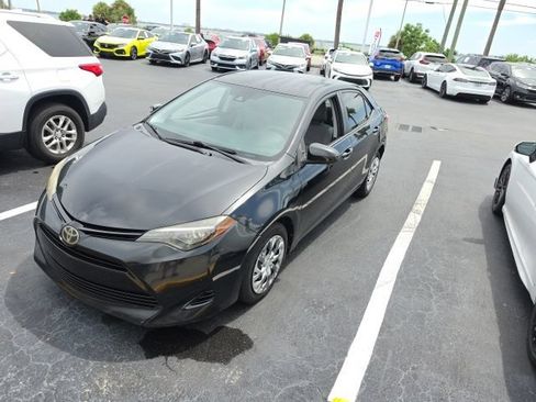 Used 2017 Toyota Corolla LE FWD image 3