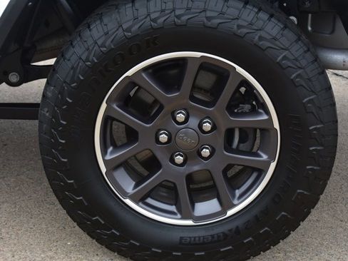 Used 2023 Jeep Gladiator Overland image 10