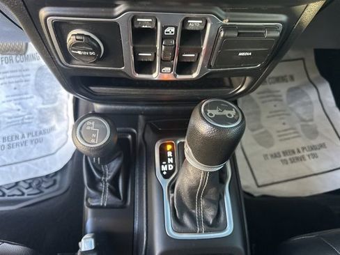 Used 2019 Jeep Wrangler Unlimited Sahara w/ Uconnect 4C Nav & Sound Group AWD/4WD image 21