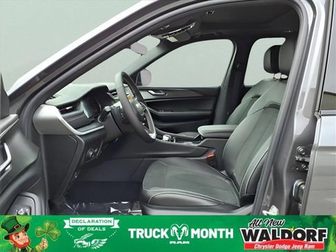 New 2025 Jeep Grand Cherokee 4WD image 11