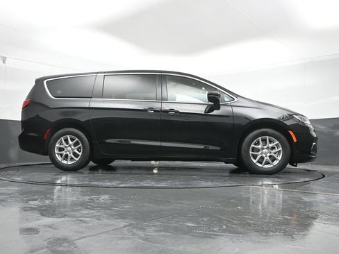 New 2026 Chrysler Pacifica Select FWD image 40