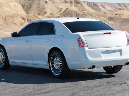 Used 2013 Chrysler 300 S RWD image 5