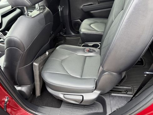 Used 2023 Toyota Highlander Platinum AWD/4WD image 17
