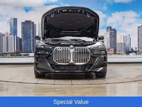 Used 2025 BMW 750e xDrive w/ Premium Package AWD/4WD image 4