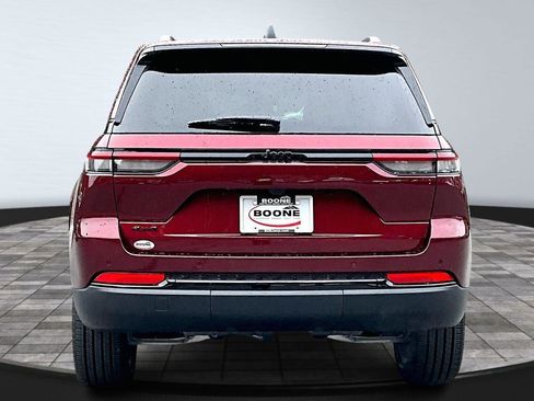 New 2025 Jeep Grand Cherokee Altitude image 5