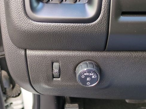 Used 2018 Chevrolet Colorado LT w/ LT Convenience Package image 19