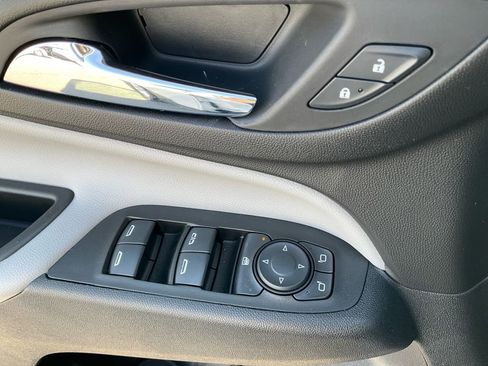 Used 2022 Chevrolet Equinox LT w/ Driver Convenience Package image 26