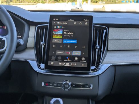 New 2026 Volvo XC90 T8 Plus w/ Protection Package Premier image 23