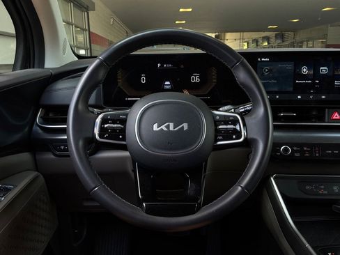 Used 2026 Kia Carnival FWD image 37