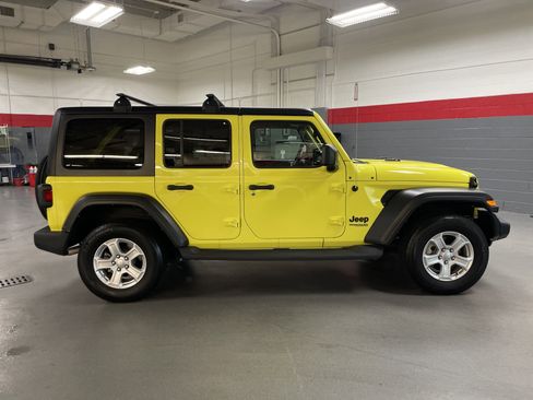 Used 2022 Jeep Wrangler Unlimited Sport AWD/4WD image 11