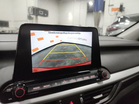 Used 2020 Kia Forte LXS FWD image 2