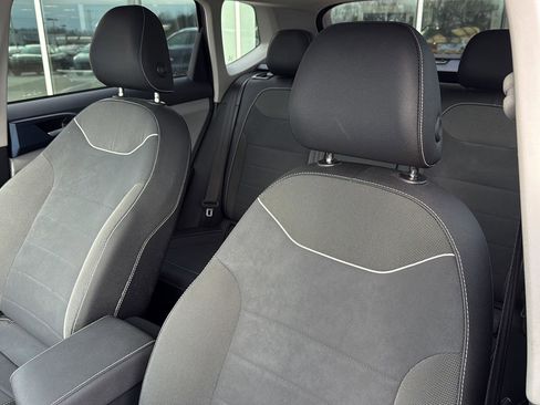 Used 2024 Volkswagen Taos SE image 18