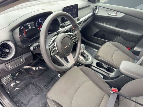 Used 2023 Kia Forte LXS image 4