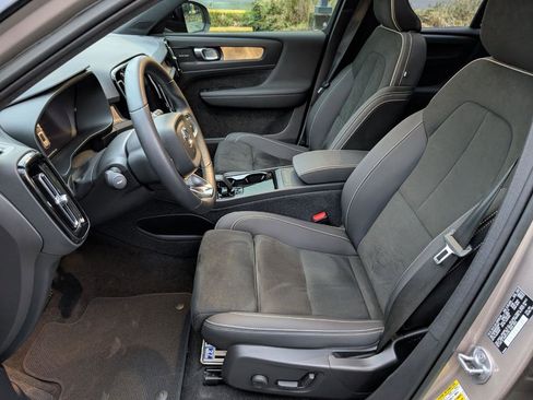 Used 2023 Volvo XC40 Recharge Ultimate w/ Protection Package Premier image 10