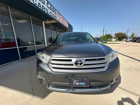 Used 2012 Toyota Highlander Limited w/ Tow Pkg FWD image 8