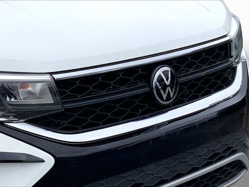 Used 2023 Volkswagen Taos SE w/ Panoramic Sunroof Package FWD image 27