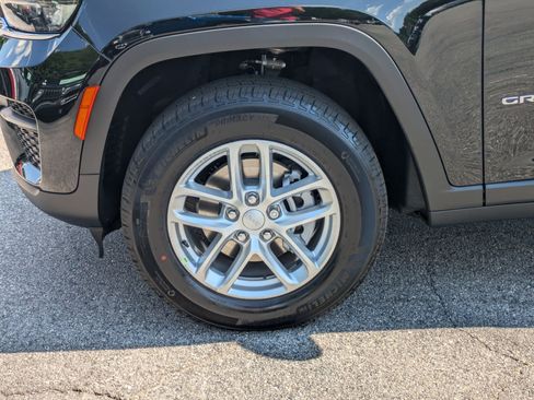 New 2025 Jeep Grand Cherokee Laredo X w/ Trailer Tow Package image 32