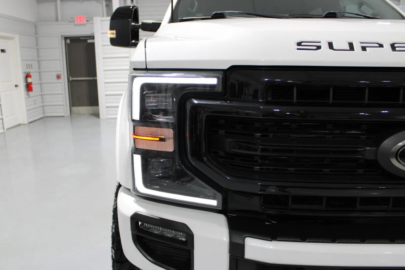 Used 2022 Ford F250 Lariat w/ Tremor Off-Road Package AWD/4WD image 16