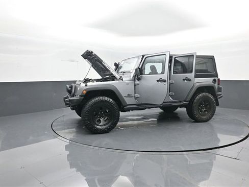 Used 2017 Jeep Wrangler Unlimited Rubicon w/ Connectivity Group image 37
