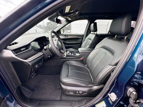 New 2026 Jeep Grand Cherokee Limited w/ Luxury Tech Group II AWD/4WD image 27