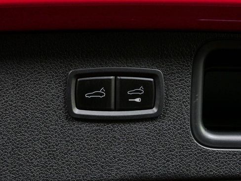 Certified 2022 Porsche Macan S AWD/4WD image 30