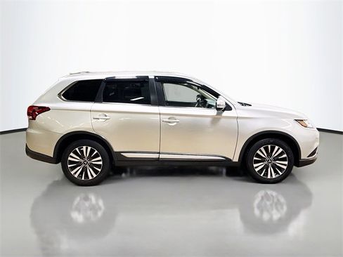 Used 2020 Mitsubishi Outlander SE image 6