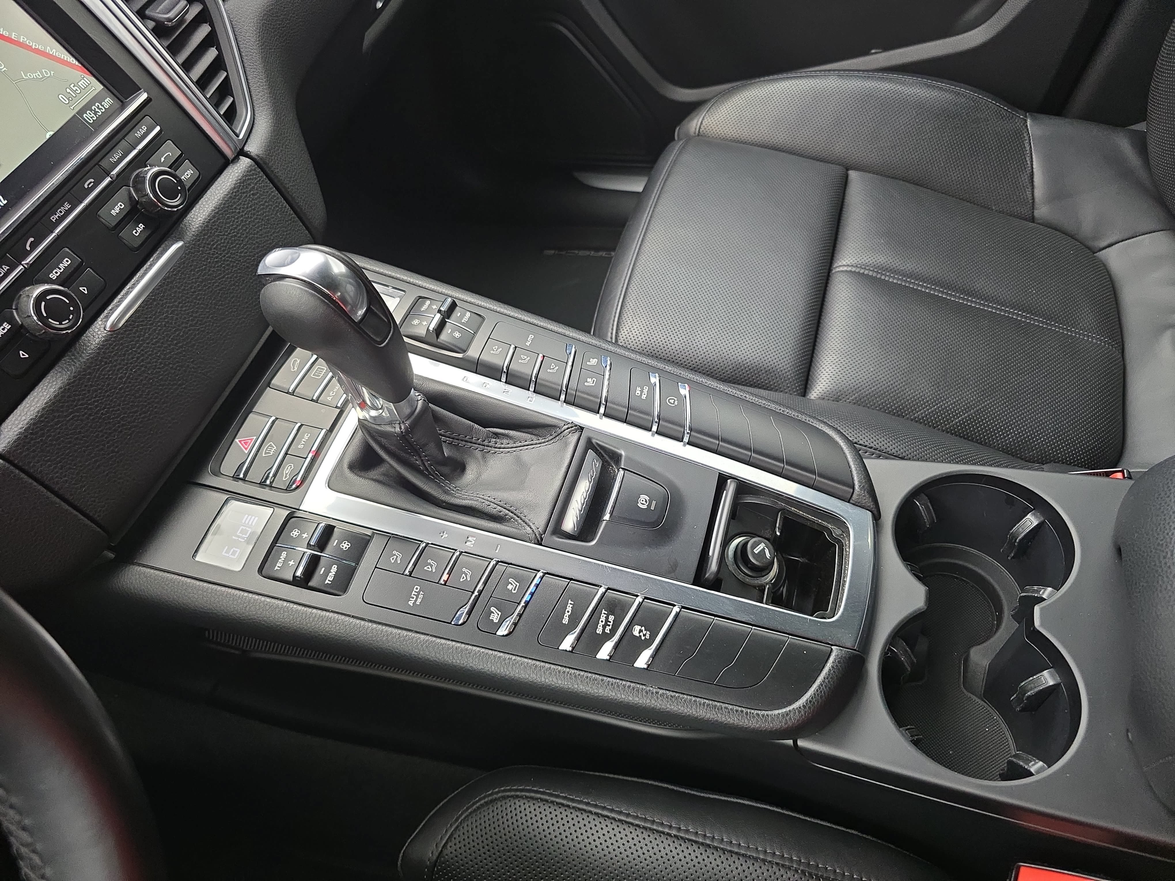 Certified 2016 Porsche Macan S AWD/4WD image 27