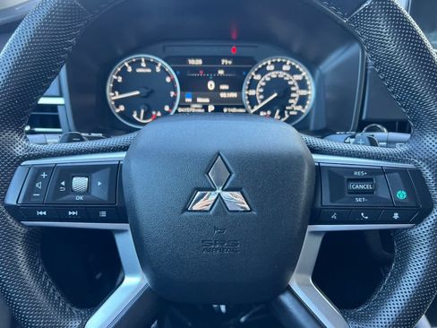 Used 2023 Mitsubishi Outlander SE image 27