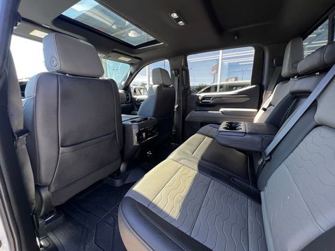 Used 2023 Chevrolet Silverado 1500 ZR2 w/ Technology Package image 18