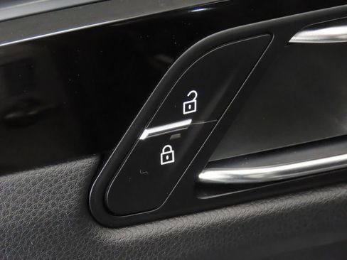 Certified 2022 Porsche Macan AWD/4WD image 35