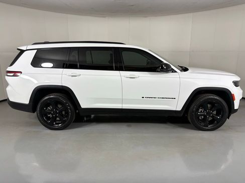 Used 2024 Jeep Grand Cherokee L Limited w/ Black Appearance Package image 8