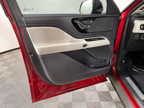 Used 2025 Lincoln Aviator 2WD image 18