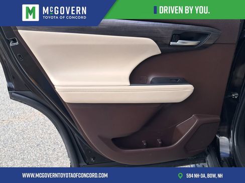 Used 2022 Toyota Highlander Platinum AWD/4WD image 17