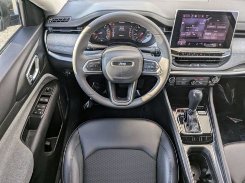Used 2022 Jeep Compass Latitude FWD image 13