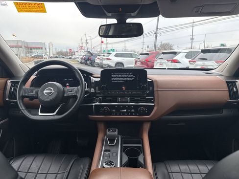 Used 2022 Nissan Pathfinder Platinum w/ Cargo Package image 18