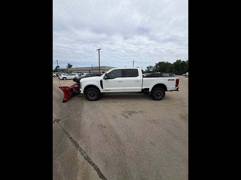 Used 2025 Ford F250 Platinum AWD/4WD image 3