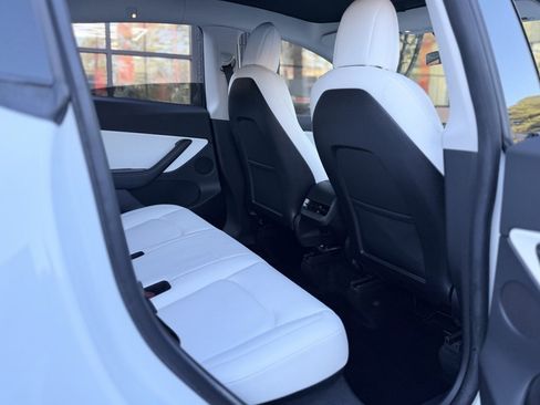 Used 2021 Tesla Model Y Long Range image 37