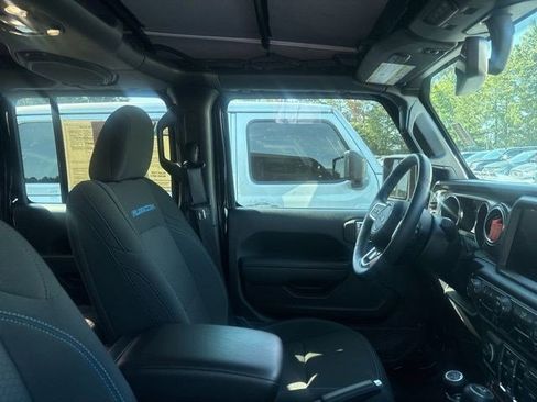 Used 2023 Jeep Wrangler Unlimited Rubicon 4xe w/ Cold Weather Group AWD/4WD image 13