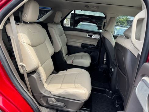 Used 2020 Ford Explorer Platinum w/ Premium Technology Package AWD/4WD image 20