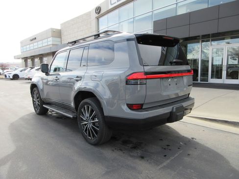 Used 2026 Lexus GX 550 w/ Accessory Package (31) image 5