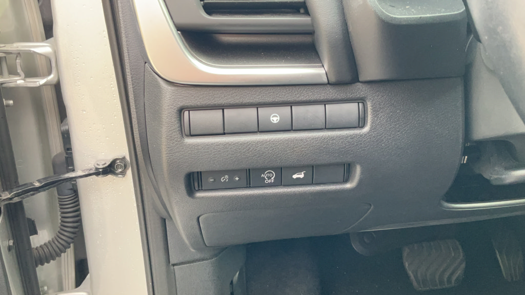 Used 2025 Nissan Rogue SV AWD/4WD image 32