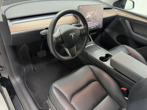 Used 2025 Tesla Model Y Long Range RWD image 9