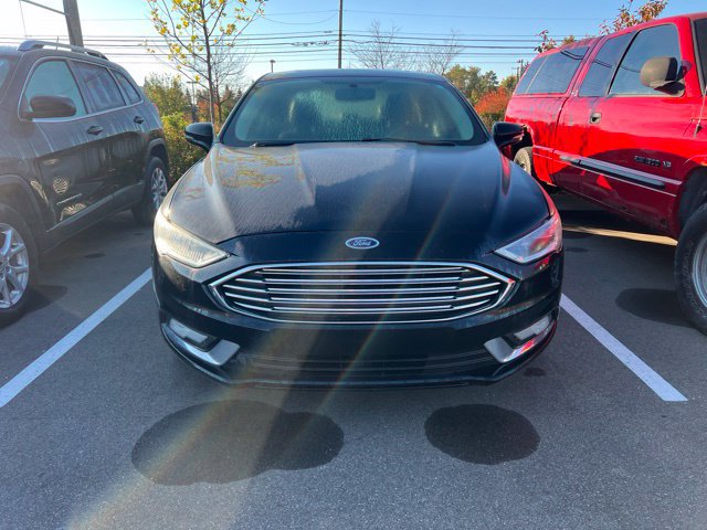 Used 2017 Ford Fusion SE w/ Equipment Group 202A AWD/4WD image 2