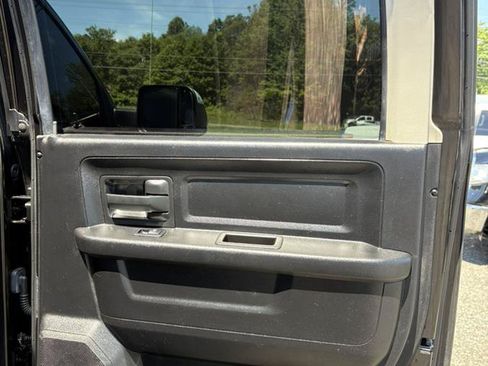 Used 2017 RAM 2500 Tradesman w/ Chrome Appearance Group AWD/4WD image 18