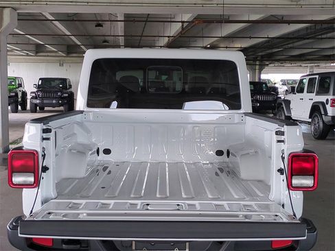 New 2025 Jeep Gladiator Sport image 13
