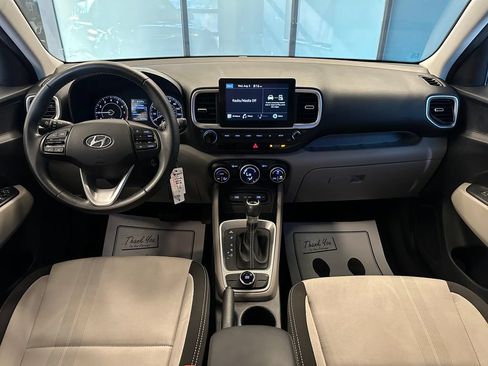 Used 2022 Hyundai Venue SEL FWD image 9